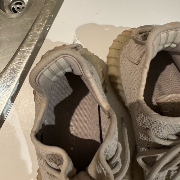 Yeezy - Picture 2 of 3